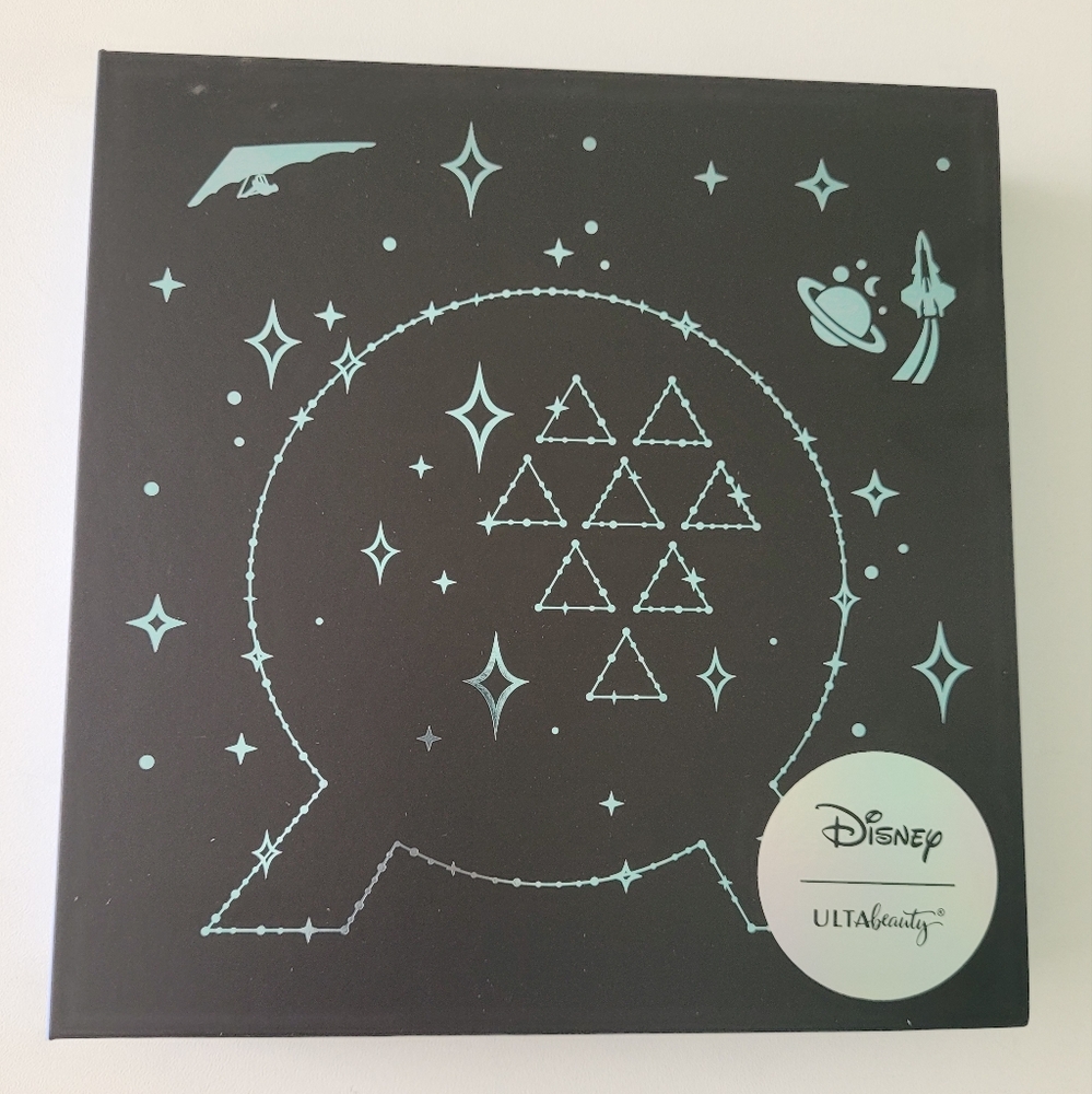 NWT Disney World Epcot Makeup Vault